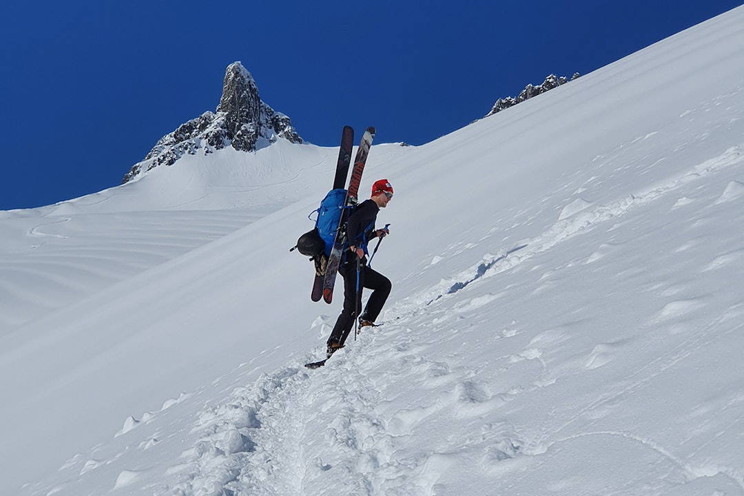 FINGEREN: Gjengen på vei opp fjellet. Foto: Jonas Viddal På vei opp Fingeren