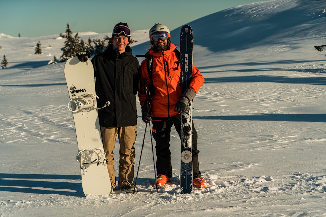 Simen Johannessen fra Lettvint bar og café og Bård Gundersen på toppen av Kvitfjell. Bilde: Christian Nerdrum Simen Johannessen og Bård Gundersen på Kvitfjell. Bilde: Christian Nerdrum