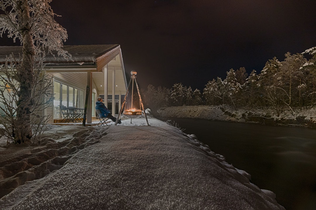 Lad batteriene på Jølstraholmen. Foto: Jølstraholmen / Visit Sunnfjord foto jolstraholmen visit sunnfjord