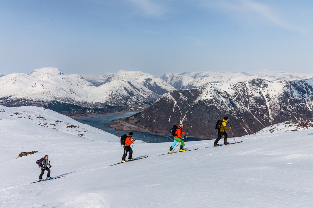 Sunnfjordruta gir deg en uforglemmelig skiopplevelse over tre dager. Foto: Reisegutta / Visit Sunnfjord Kjøsnes Feriehytter_Visit Sunnfjord_Foto_Reisegutta