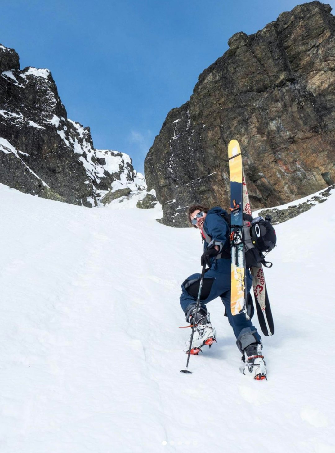 Da ble det forsøk på Skogshornsrenna i dag. Føre ikke helt som planlagt, så da ble det å snu halveis oppi renna. Ble en fin tur uansett, med herlig selskap. Foro: Christer Sola Skogshorn