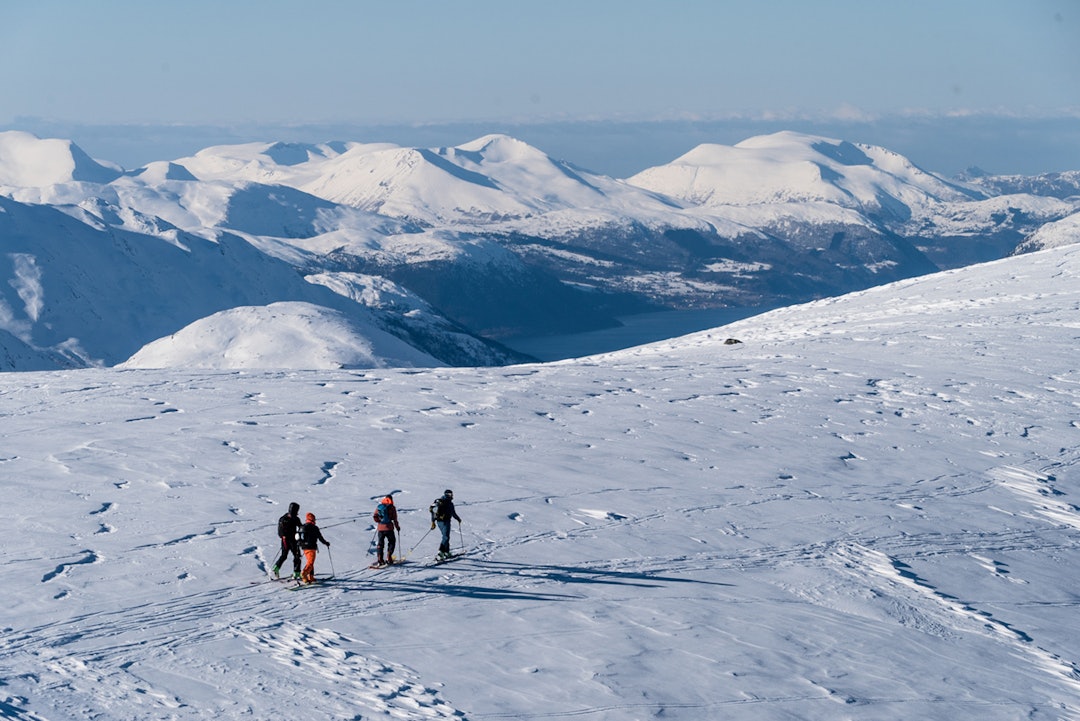 Vi får en lang sesong og har mange muligheter. Hvor mange skidager blir det på deg? Foto: Christian Nerdrum fjordterreng-over-hornindal-foto-christian-nerdrum