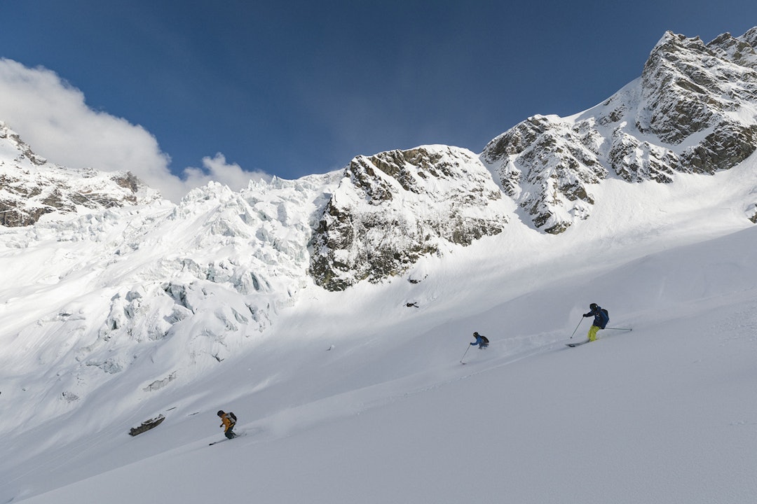 Lange nedkjøringer innimellom breer og høye fjell i Engadin. Foto: Filip Zuan engadin freeride ski