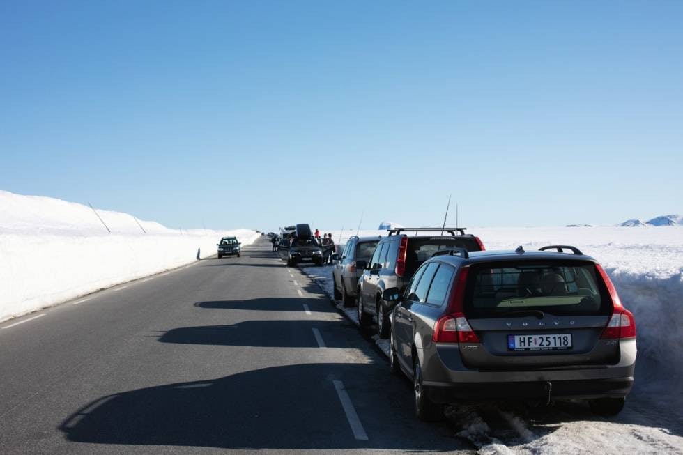 POPULÆRT: Valdresflya er et supert utgangspunkt for sommerlige skiopplevelser, og det kan være trangt om parkeringsplassene.