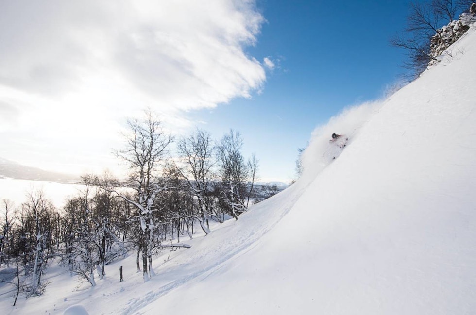 HEIA TELEMARK: Svein Olav Lien koser seg i henget du kommer til først på ski høyre. Foto: Vegard Breie
