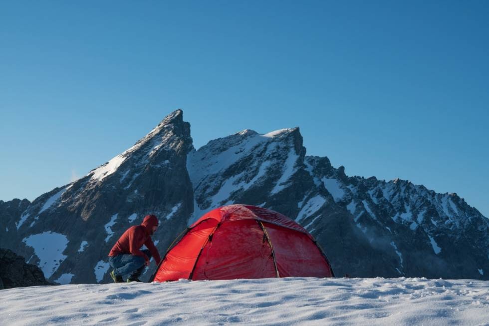 DRØMMEN: – Den turen jeg drømmer mest om nå, er å gå gjennom Alpene med telt om sommeren. Sove i høyden – er det lov, tror du? – og spise ostefondue i små alpelandsbyer. Dessuten røk en femukers langtur i telt med i covid-dragsuget i fjor. Derfor håper jeg å få gjort noe slikt, igjen, sier Aklestad.