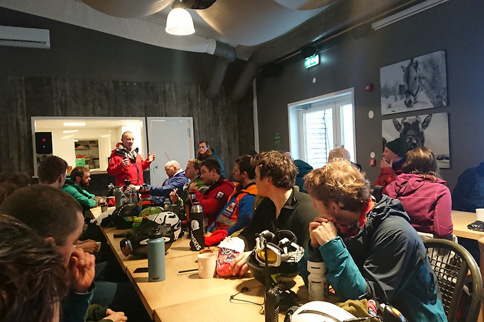 AVLYSES: Her får kjørerne beskjed om at konkurransen avlyses. Foto: Adam Tumidajewicz Sogndal Freeride avlyses
