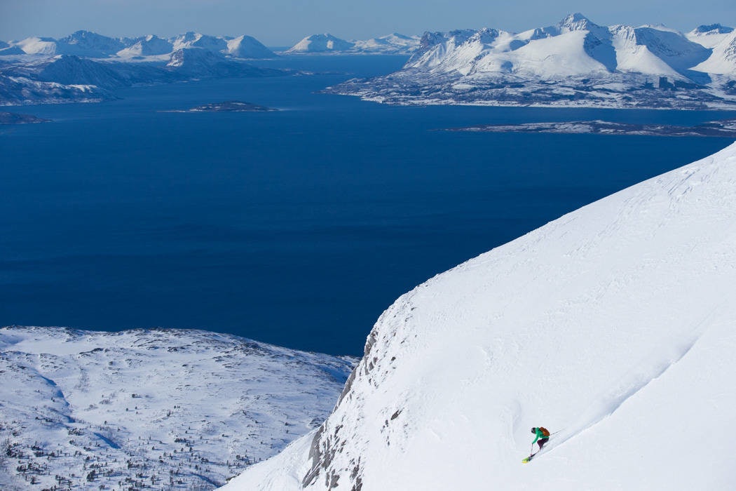 HJEMME: Pia Nic Gundersen hjemme i Narvik under en filminnspilling med Arc´Teryx. Foto: Foto: Angela Percival Pia Nic Gundersen