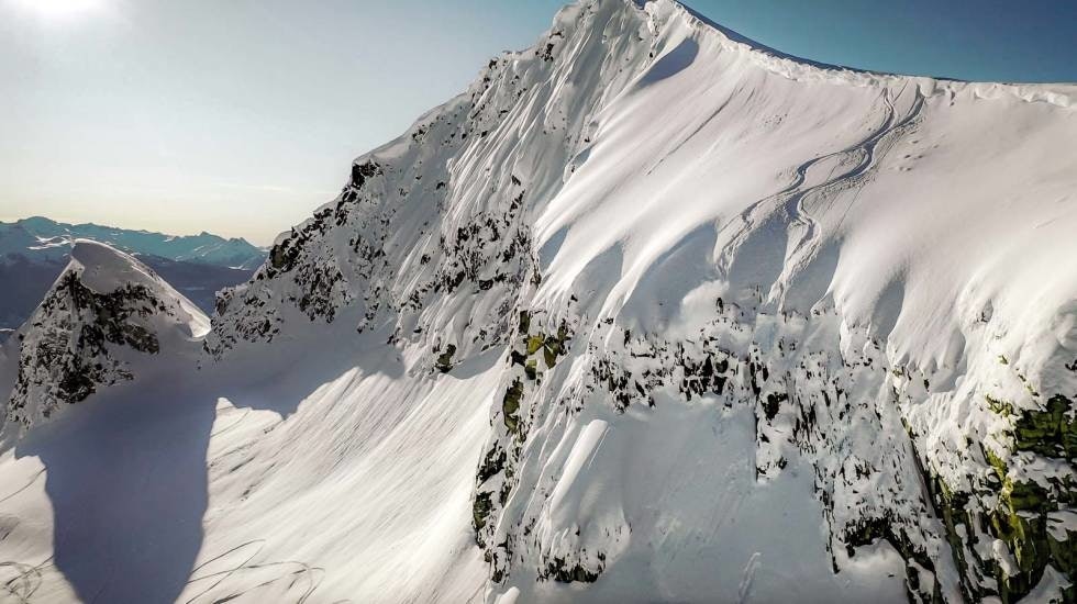 SVÆRT: Denne store klippen er en av grunnene til at Tonje Kvivik er filmstjerne med MSP. Foto: MSP Tonje Kvivik