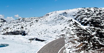 Sprongdalseggi sett frå vest. / Toppturar i Sogn. Sprongdalseggi sett frå vest. / Toppturar i Sogn.