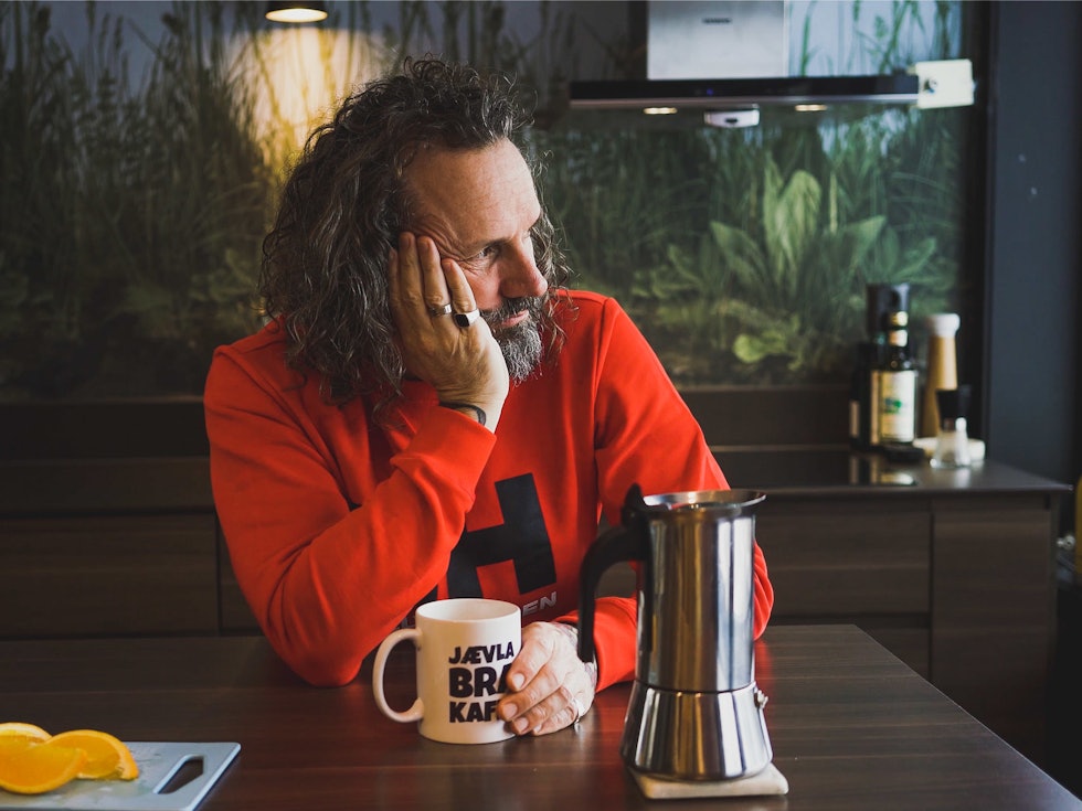 NÆRSYNT?: Sitter Bård og venter foran brødskuffen, eller er problemene hans reelle? Bilde: Christian Nerdrum Sitter Bård og venter foran brødskuffen, eller er problemene hans reelle?