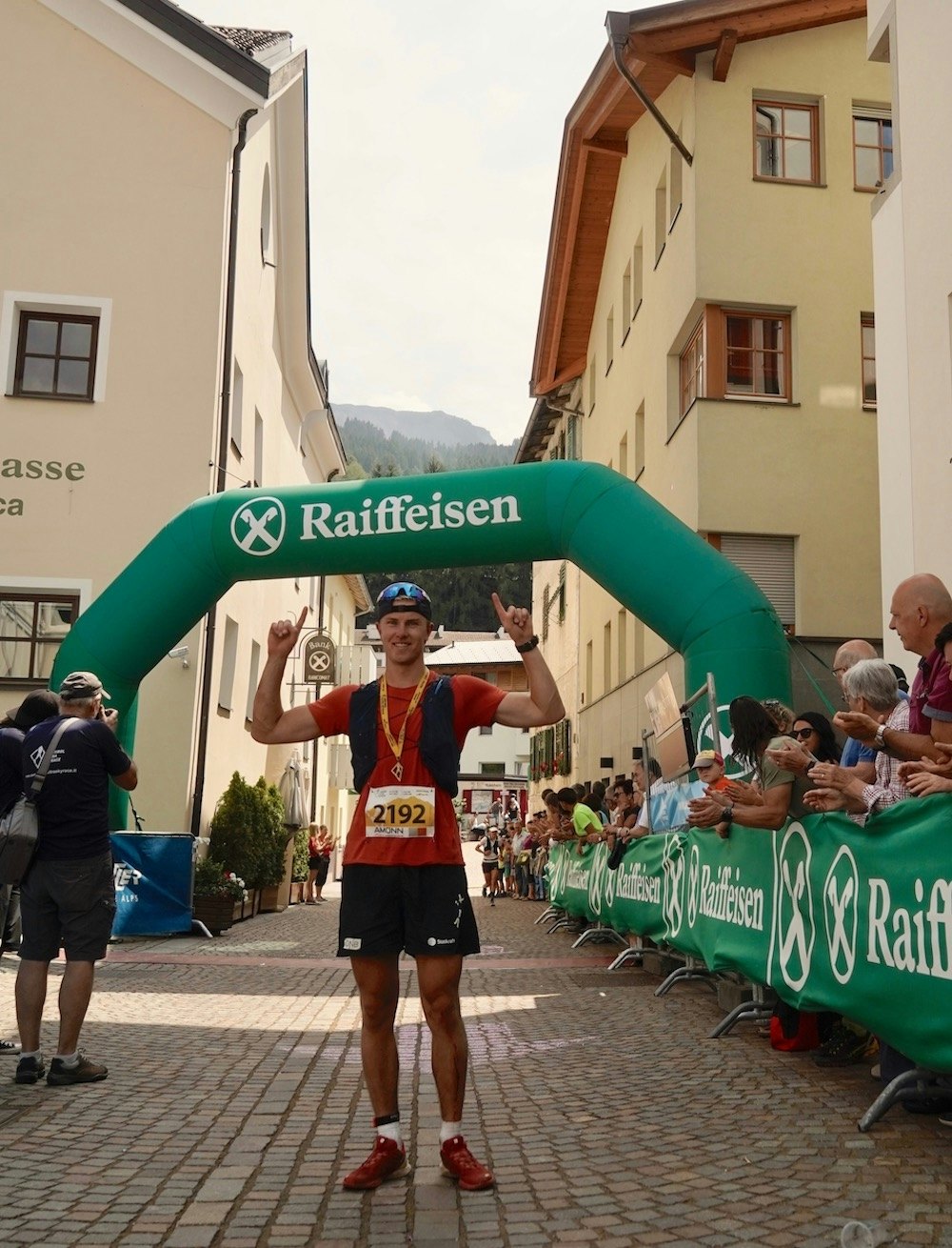 Kristian André Aalerud etter målgang på maratondistansen i Südtirol Ultra Sky Race i Bolzano i går. Foto: Anniken Helene Aalerud