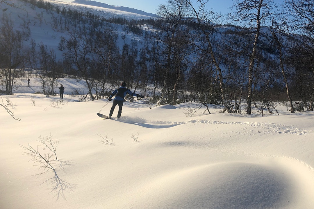 USPORET SNØ: Magnus Barkved Olsen på vei ned siden for første gang. Foto: Anders Holtet Magnus Barkved Olsen på sin første tur ned.