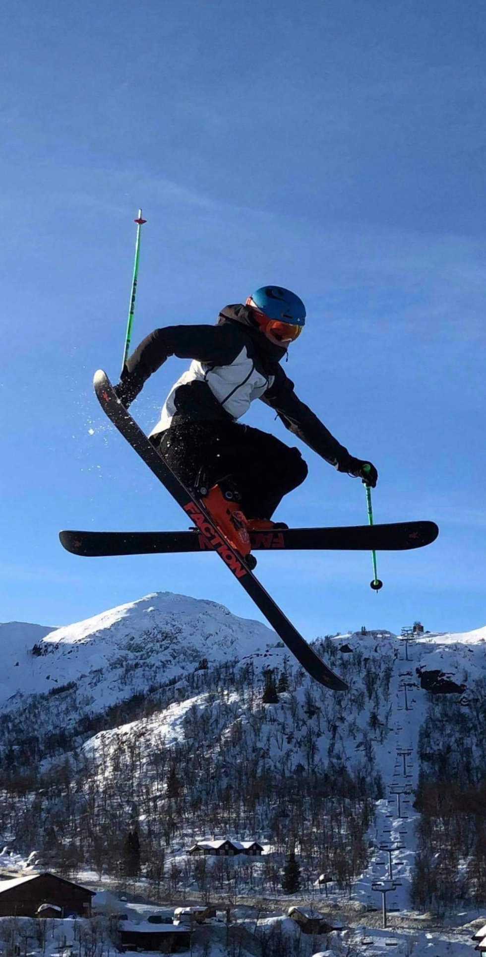 Kjører: Fredrik Gråberg, 16 år. Årets første skihelg for fotballspilleren. Og kanskje siste. Sted: Hemsedal. Foto: Lasse Gråberg Hemsedal