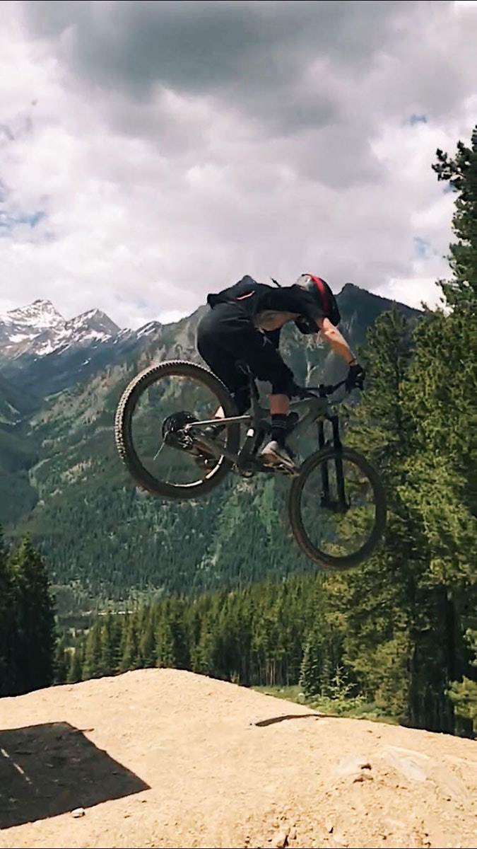 SOMMERAKTIVITET: Tonje på sykkel i Canada. SOMMERAKTIVITET: Tonje på sykkel i Canada.