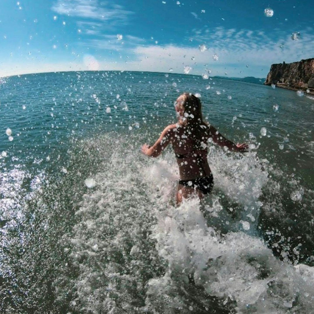 BADINGS: Når Linn Cecilie bader springer hun fort uti. Foto: Privat BADINGS: Når Linn Cecilie bader springer hun fort uti. Foto: Privat