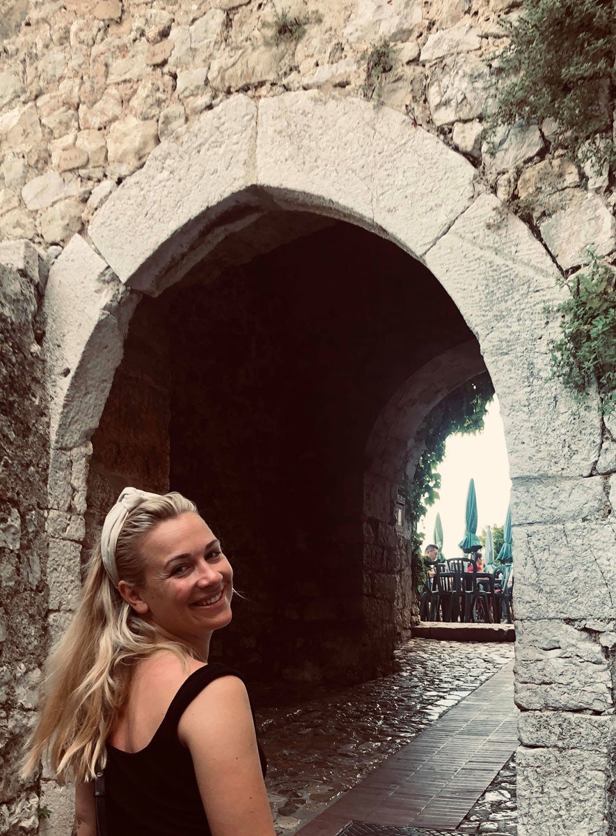 BLID: Ikkeno feil med humøret selv om det er noe feil med kneet. Foto: Privat BLID: Ikkeno feil med humøret selv om det er noe feil med kneet. Foto: Privat