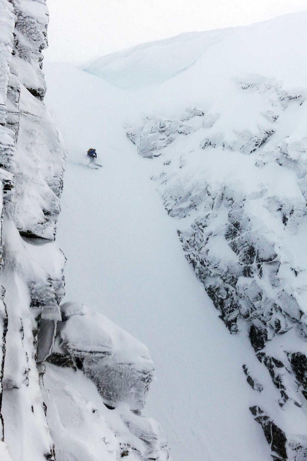 LETT TILGJENGELIG: Trygve Sande setter på fart i toppen av Storskaret – etter jobb en ettermiddag i januar. Bilde: Tore Meirik Renner-i-Norge-Storskaret