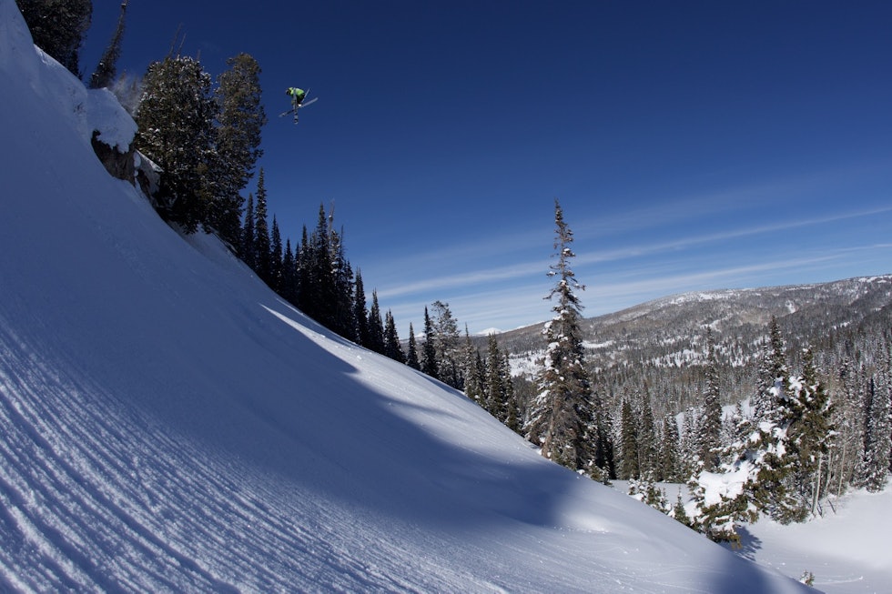 SIGNATUR: Trikseposen til Sage Cattabriga-Alosa er stor, men cork 7 og 360 med tailgrab langt unna parken kan vel kalles signaturtriksene hans. Bilde: Adam Clark Sage Cattabriga-Alosa