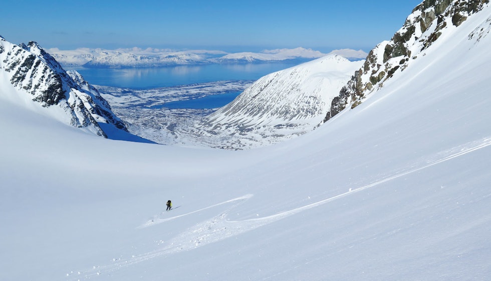 SVINGER MED UTSIKT: Espen Nordahl s(k)ignerer øvre deler av Lenangsbreen. Bilde: Torben Rognmo SVINGER MED UTSIKT: Espen Nordahl s(k)ignerer øvre deler av Lenangsbreen. Bilde: Torben Rognmo