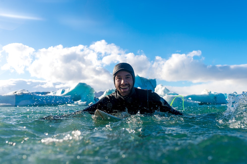 FRISKT: Pass på å ha med riktig utstyr for å få mest ut av surfen. Vi hadde 6/5/4-drakter. FRISKT: Pass på å ha med riktig utstyr for å få mest ut av surfen. Vi hadde 6/5/4-drakter.