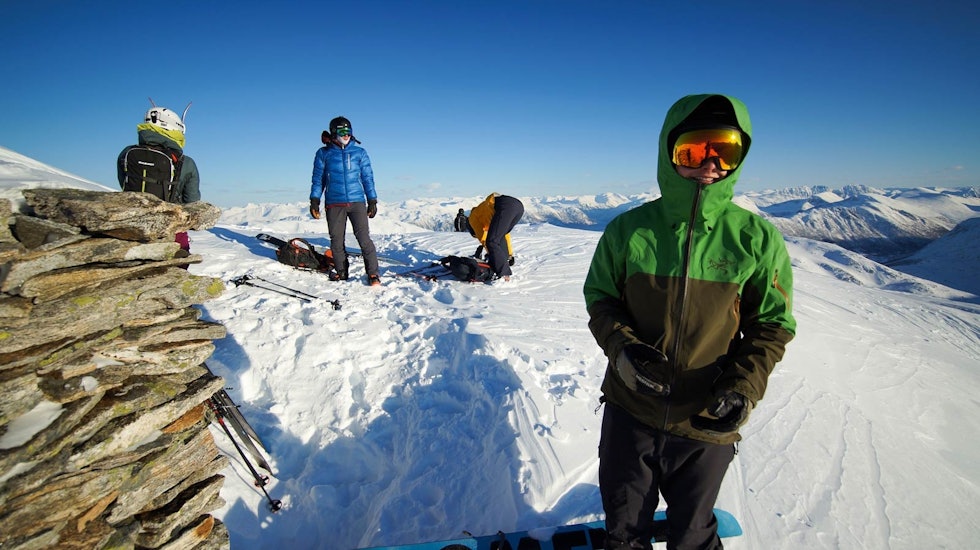 Møbel: Erling Grøstad og Petter Hørthe er kollegaer på Ekornes i Sykkylven og kaller Sunnmørsalpene for hjemme. At det var fjellene som lokket dem hit er det liten tvil om. Fra jobben tar det dem ganske nøyaktig 20 minutter å kjøre til parkeringen ved foten av Ytstevasshornet. Travers-Ytstevasshornet-3