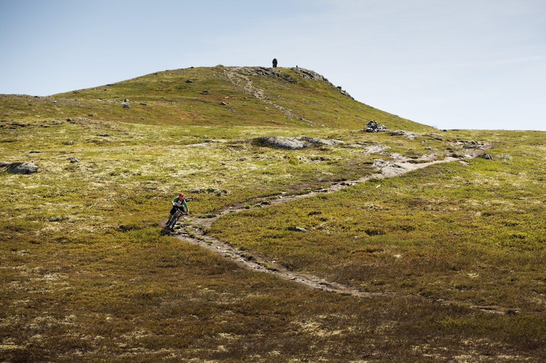 SOVEROMMET: Ove Grøndal på fjellet over Nesbyen, mot turmålet Dyna.