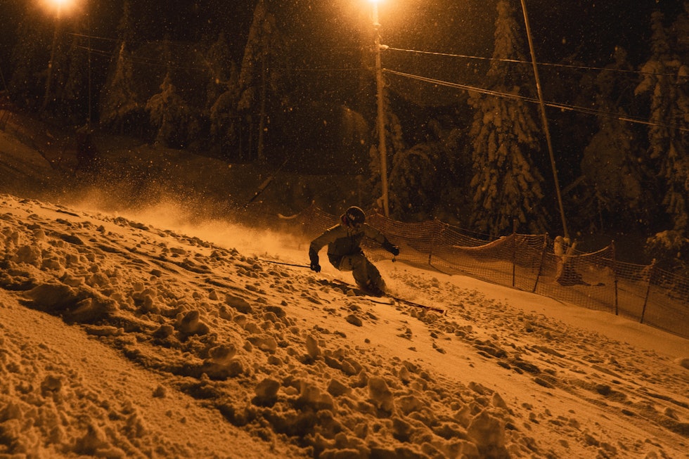 MER HJEMME: Øystein følte seg mer hjemme på storslalåmski enn slalåmski. Snøforholdene var også av typen frikjøreren er vant til å takle, men ikke optimalt for smale racing-ski. Bilde: Christian Nerdrum Første dag på storslalåmski i Varingskollen