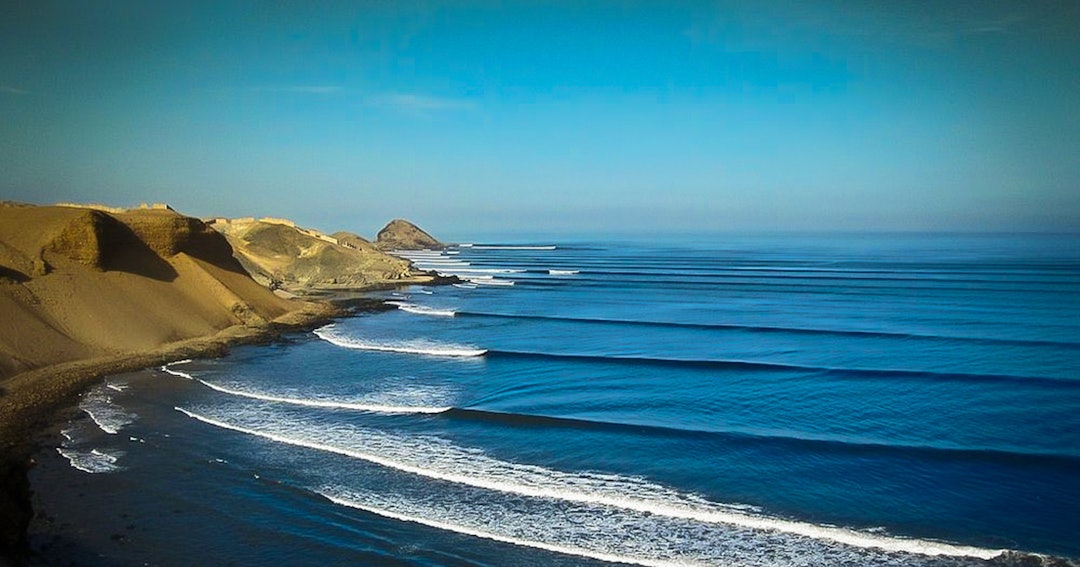 Chicama i Peru anses å være verdens aller lengste bølge som bryter i havet.