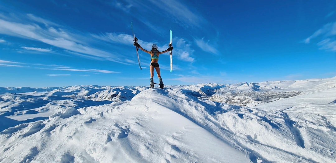 Me-time med en venninne på Hemsedal, der bildene er tatt under en avstikker fra Totten2-heisen – energiboost på Black Crow Birdie, men innsending pga et dypt og intenst ønske om å utforske rendyrket randonee ytterligere. Foto: May Linn Steive Hemsedal