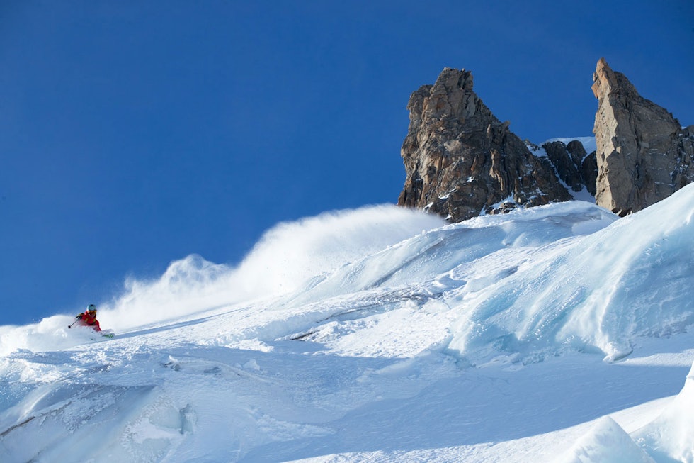 KOMPLEKS: Chamonix er infisert med stupbratte fjell, isbrear og store område med djup og urørt snø – særleg viss du har toppturutstyr. Nettopp derfor bor Sian Hagen der. Foto: Adam Clark KOMPLEKS: Chamonix er infisert med stupbratte fjell, isbrear og store område med djup og urørt snø – særleg viss du har toppturutstyr. Nettopp derfor bor Sian Hagen der. Foto: Adam Clark