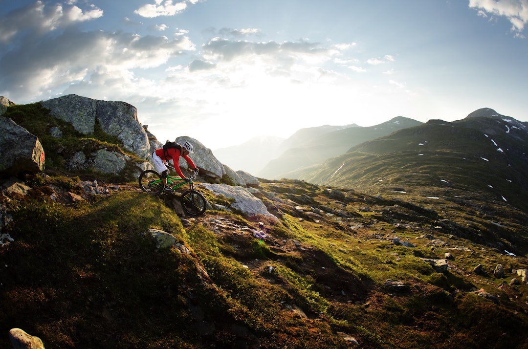 BYGDENÆR TOPPTUR: Turen til fjellet Gryta kan sykles fra Stryn sentrum. Fra toppen som ligger snaue 1000 meter over havet, går det sti helt ned til fjorden igjen. Hold deg fast, og nyt. Øyvind Østvedt BYGDENÆR TOPPTUR: Turen til fjellet Gryta kan sykles fra Stryn sentrum. Fra toppen som ligger snaue 1000 meter over havet, går det sti helt ned til fjorden igjen. Hold deg fast, og nyt. Øyvind Østvedt