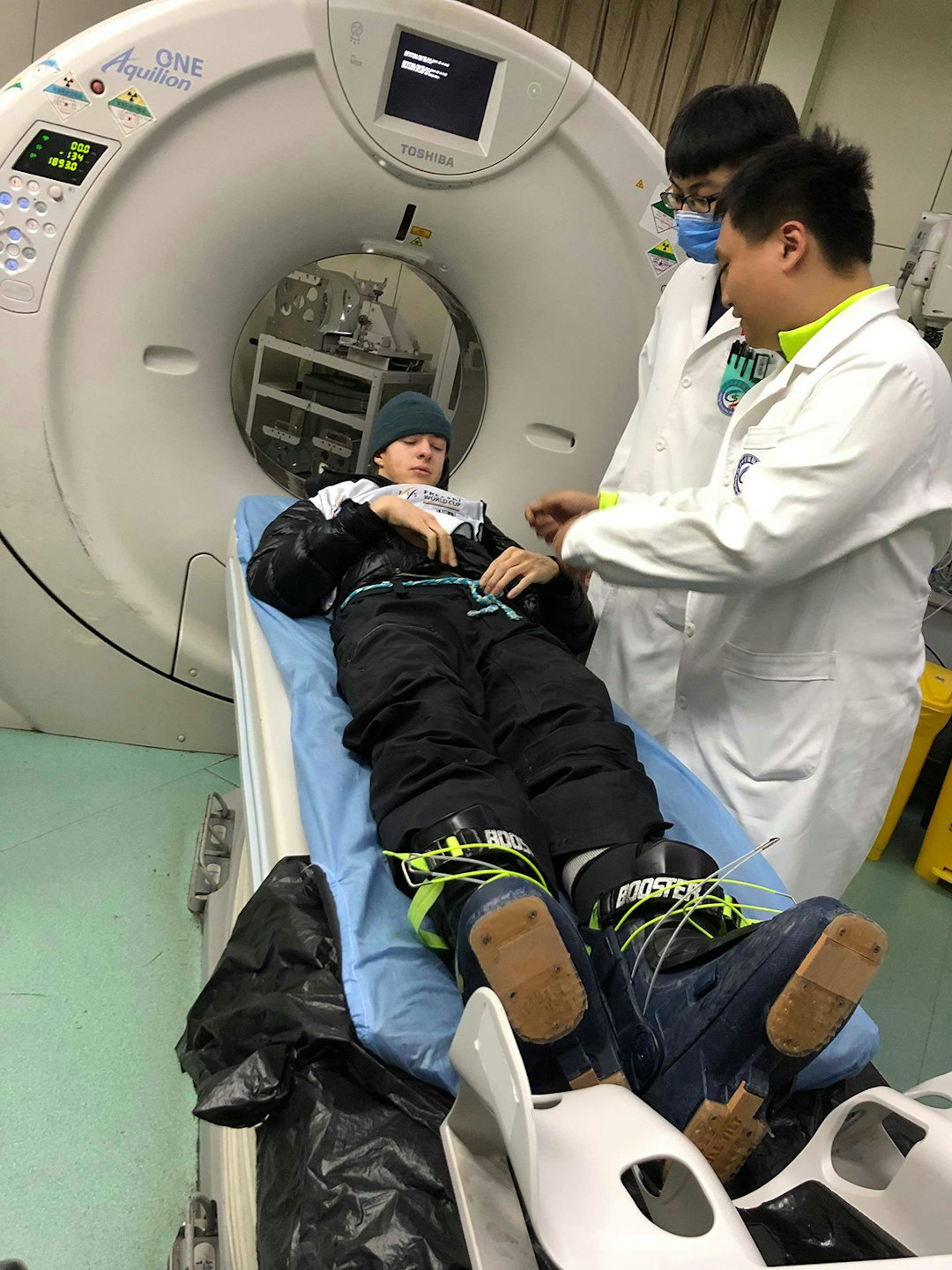 Sebastian Schjerve på røntgen i Kina
