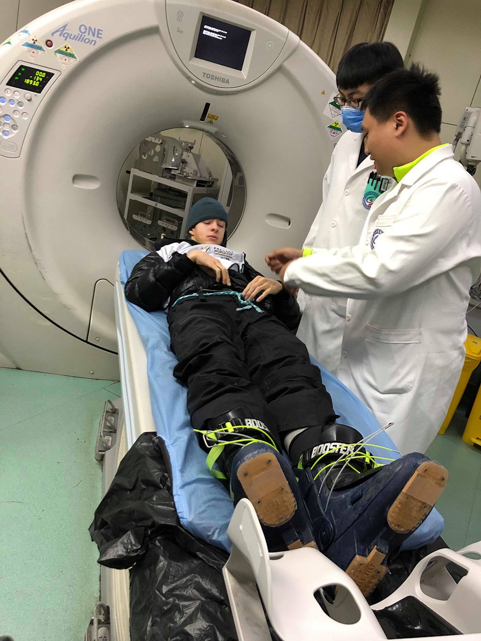 SYKEHUSET: Sebastian Schjerve har nå byttet sykehus, men fikk et bisart møte med helsevesenet i Kina. Foto: Christoffer Schach Sebastian Schjerve på røntgen i Kina
