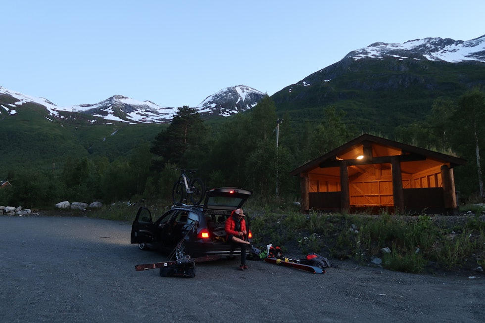 Fra P-plassen ved start klokken 3 om natten. Foto: Bård Smestad Trondskjortetind Bård smestad turrapport