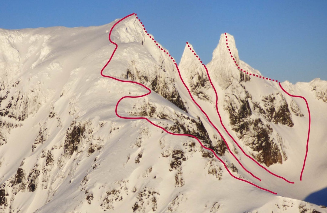 BRATT: Toppturmulighetene er mange i Møysalen-området – særlig hvis du har kunnskaper og utstyr til å klatre opp på spisse pinakler. Møysalen til venstre, og pinaklene Store og Lille Møy til høyre. Normalruta til venstre. Bilde: Christian Dramsdahl Harstad-2