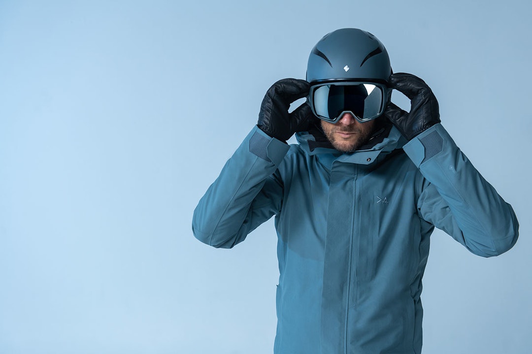 FULL PAKKE: Skiklær, goggles og hjelm er er med i Aksel-kolleksjonen. FULL PAKKE: Skiklær, goggles og hjelm er er med i Aksel-kolleksjonen.