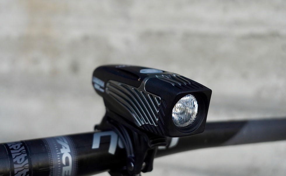 KOMPAKT: Niterider Lumina 1200 Boost er liten og lett, men lyser likevel sterkt. Foto: Øyvind Aas KOMPAKT: Niterider Lumina 1200 Boost er liten og lett, men lyser likevel sterkt. Foto: Øyvind Aas