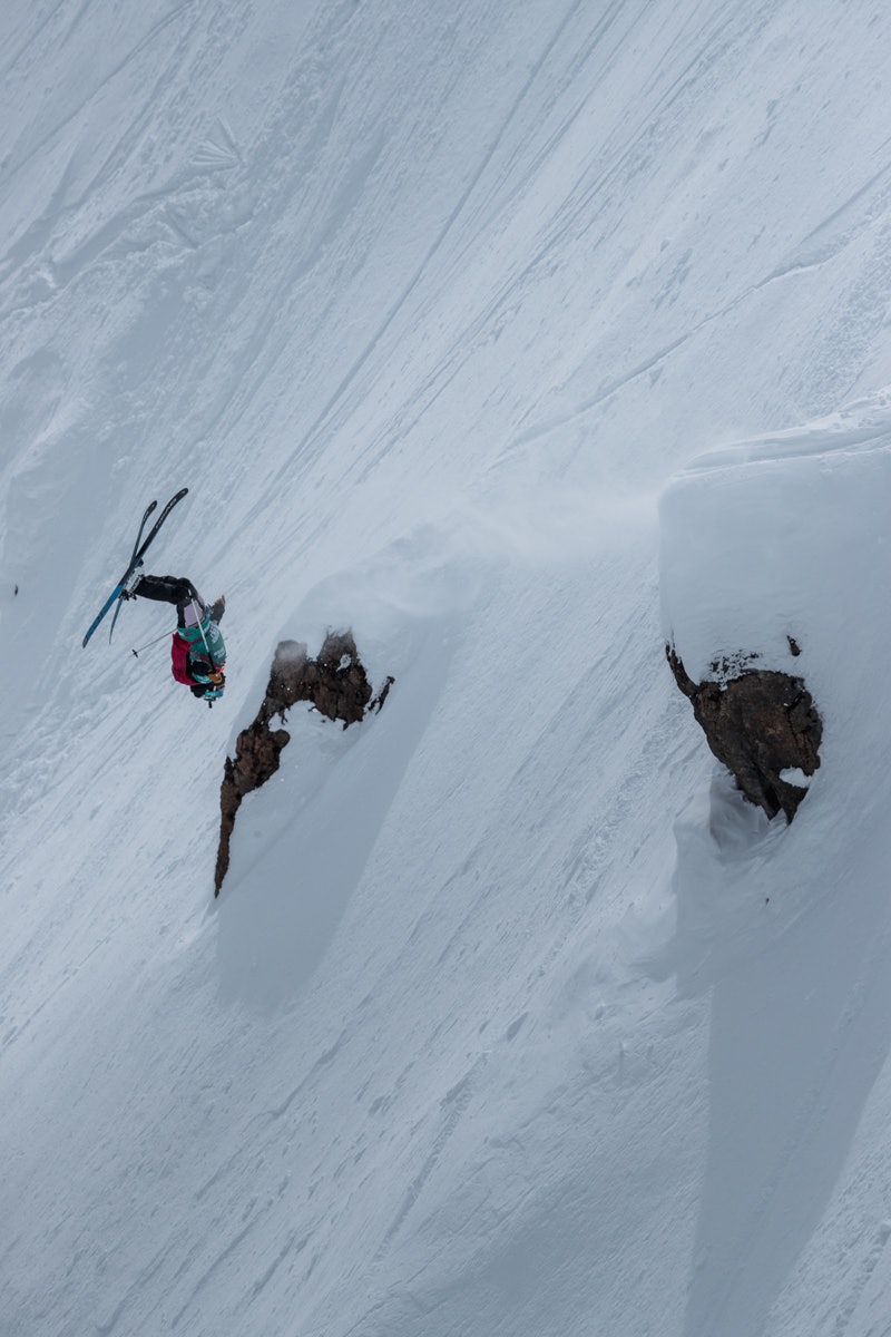 BACKFLIP: Denne backflipen sendte Wessel helt til topps i sesongens første FWT. Foto: Jeremy Bernard / Freeride World Tour Hedvig Wessel backflip