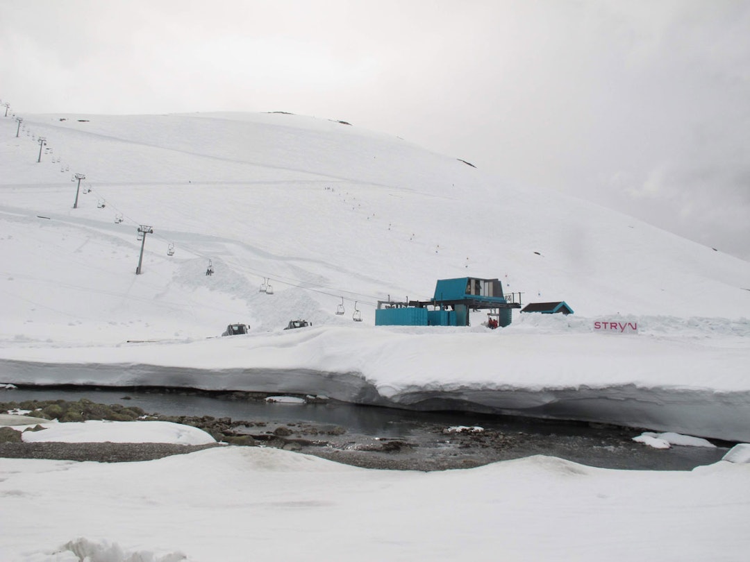 DRØMMEFØRE: Det var deilig nysnø da Stryn sommerskisenter åpnet sist helg. Foto: Pål-Trygve Gamme DRØMMEFØRE: Det var deilig nysnø da Stryn sommerskisenter åpnet sist helg. Foto: Pål-Trygve Gamme