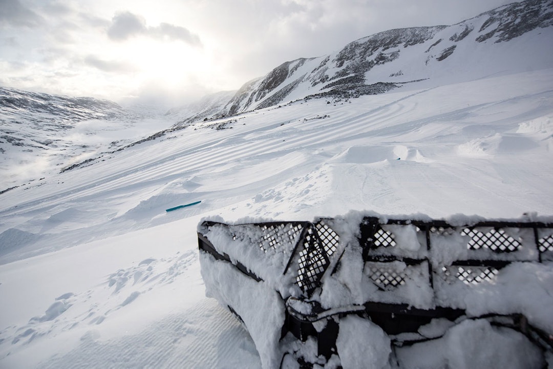 PARK: En drøss rails og hopp er på plass på Stryn sommerskisenter. Sånn ser ett av hoppene ut omtrent akkurat nå. Foto: Emil Eriksson PARK: En drøss rails og hopp er på plass på Stryn sommerskisenter. Sånn ser ett av hoppene ut omtrent akkurat nå. Foto: Emil Eriksson