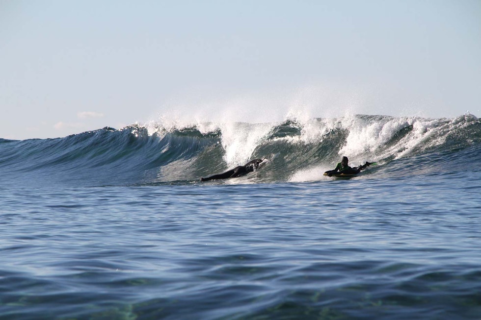 Et bodyboard gjør det mulig å komme ut i "grønne" bølger og gir masse nyttig erfaring med bølgene. Erlend Røhrt har lært seg knepene. Foto: Audun Holmøy Røhrt