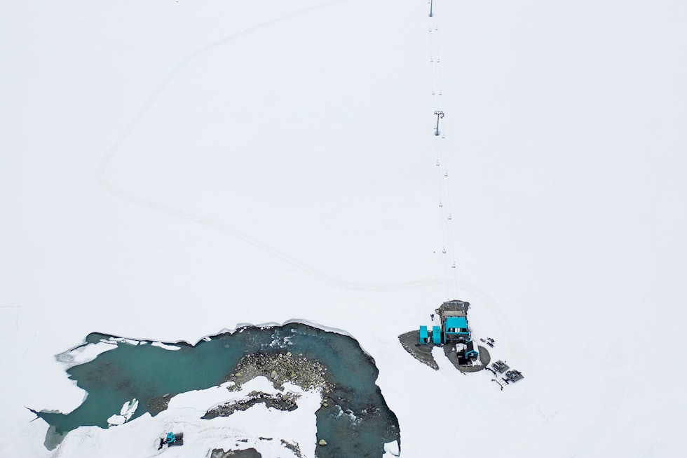 ALT KLART: Skisenteret på Tystigbreen er klart for åpning. Dette bildet er fra sist lørdag. Foto: Emil Eriksson