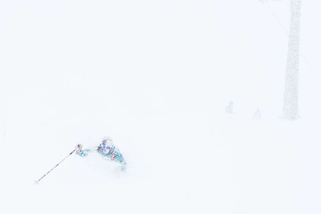 PÅ JOBB: Chris Davenport kjører pudder i Engelberg i Sveits. Foto: Tore Meirik PÅ JOBB: Chris Davenport kjører pudder i Engelberg i Sveits. Foto: Tore Meirik