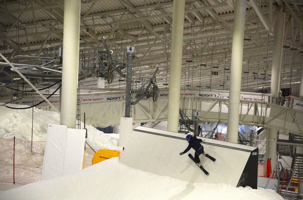 WALLRIDE: Ny utfordring nedenfor de to hoppene. Foto: Erlend Sande wallride snø lørenskog