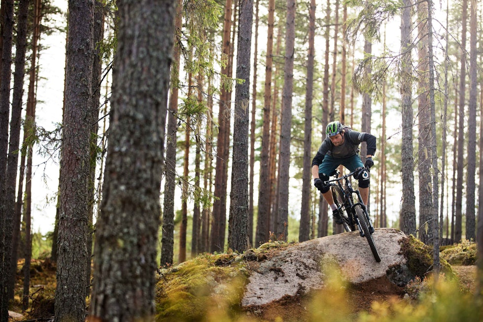 STIBYGGER: Yannik Menneron fra Bike Solutions har bygd stiprosjektet Gullia i Trysil Bike Arena. Det kan du nyte godt av i sommer. Foto: Kristo er H. Kippernes STIBYGGER: Yannik Menneron fra Bike Solutions har bygd stiprosjektet Gullia i Trysil Bike Arena. Det kan du nyte godt av i sommer. Foto: Kristo er H. Kippernes