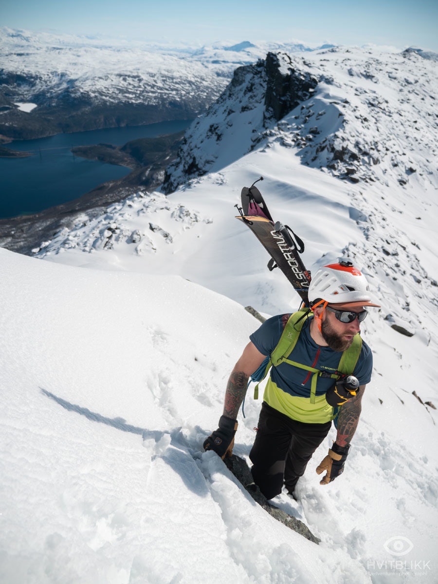 Andreas på vei opp i bratta. Foto: Timme Ellingjord Andreas på vei opp i bratta. Foto: Timme Ellingjord