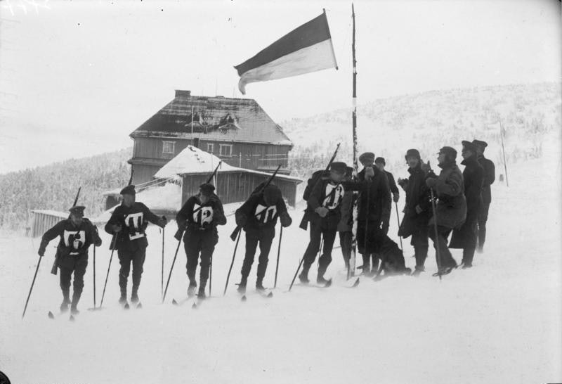 Fra militært patruljeløp under OL i Chamonix i 1924. Foto: Bundesarchiv Riesengebirge, Tyskland randonee kan bli OL-gren
