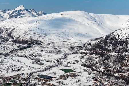 Rødtinden sett fra sørøst. Foto: Jan R. Olsen. / Trygge toppturer. Rødtinden sett fra sørøst. Foto: Jan R. Olsen. / Trygge toppturer.
