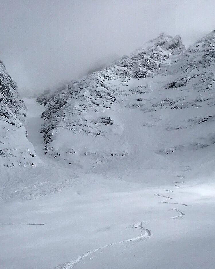 TIRSDAG: Du vet det er bra føre når du m stoppe og ta bilder av sporene dine. Dette er fra tirsdag denne uka. Foto: Bjørn Kruse. TIRSDAG: Du vet det er bra føre når du m stoppe og ta bilder av sporene dine. Dette er fra tirsdag denne uka. Foto: Bjørn Kruse.